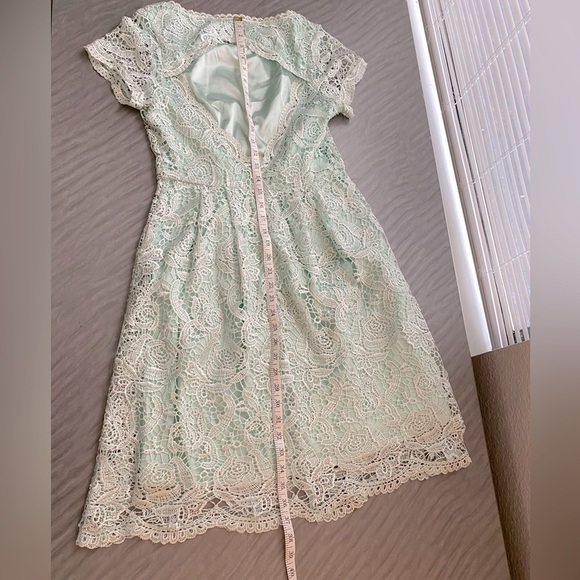 Lucy Paris dress lace with lining light green shiny material elegant dress small - Picture 4 of 9